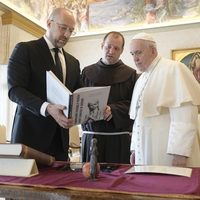 Шмигаль запросив Папу Римського в Україну
