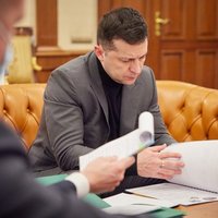 Зеленський підписав закони про пільгове розмитнення «євроблях»