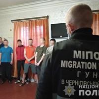 Правоохоронці Чернігівщини викрили злочинне угруповання, яке утримувало в неволі два десятки людей
