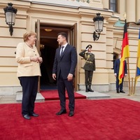 Зеленський на зустрічі з Меркель так і не зрозумів, хто дасть Україні гарантії по газу