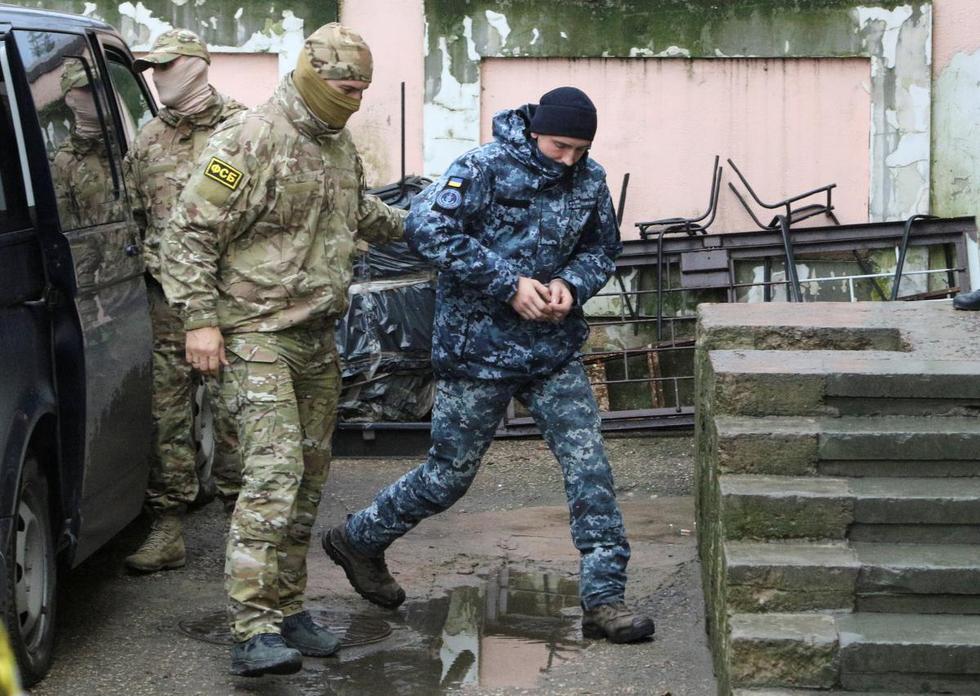 Усі 24 українських моряки, захоплені Росією, назвали себе військовополоненими