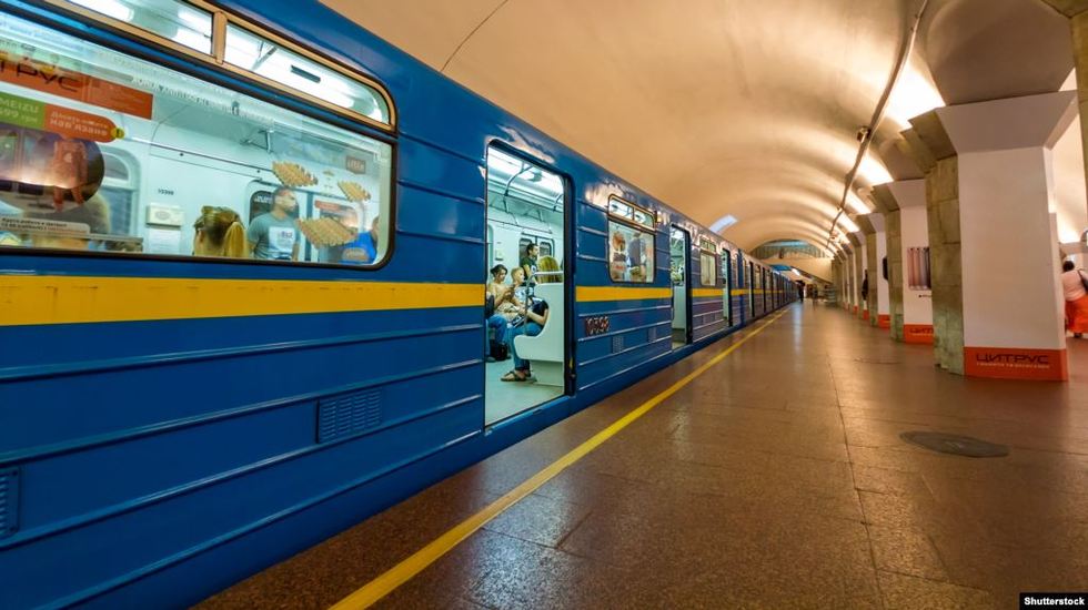 Київське метро почало відмовлятися від жетонів