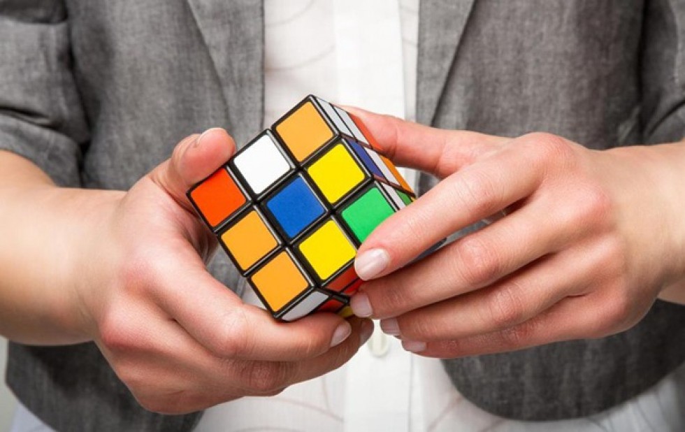 Штучний інтелект перевершив людину і зібрав кубік Рубіка за 1 секунду