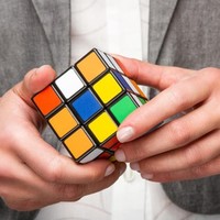 Штучний інтелект перевершив людину і зібрав кубік Рубіка за 1 секунду