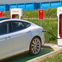 Tesla планує будувати в Україні мережу станцій Supercharger