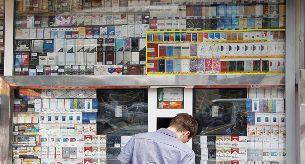 Держбюджет зазнає мільярдних збитків через закони про регулювання продажу сигарет 