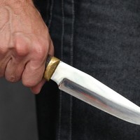 В Прилуках поліція затримала чоловіка, який завдав ножове поранення сусідові