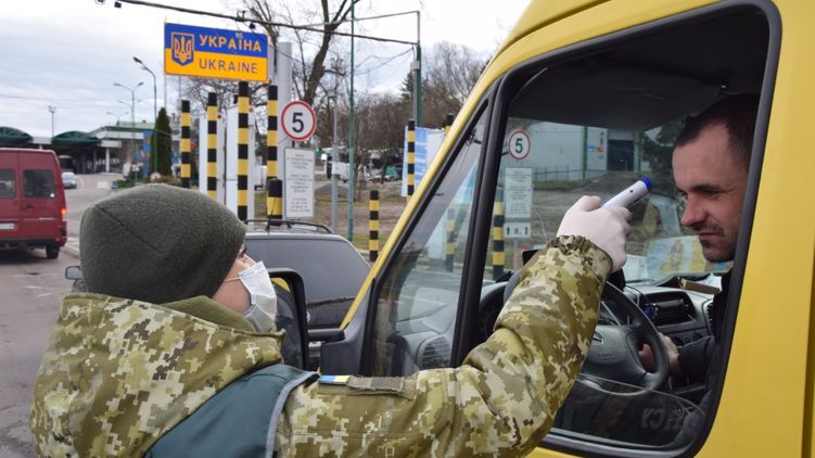 Заробітчани масово повертаються в Україну із-за коронавіруса