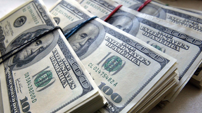 НБУ з початку року витратив на підтримку гривні 1 мільярд доларів