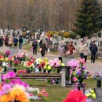 Відвідувати кладовище у поминальні дні відмовилися більшість українців