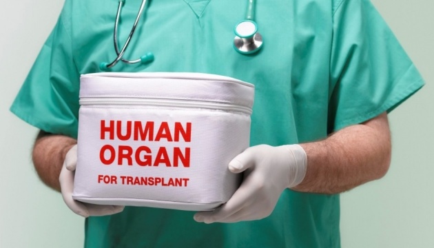 Зеленський збирається робити іноземцям трансплантацію органів