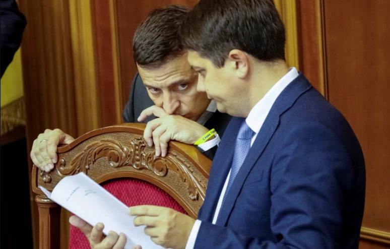 Разумков підписав закон про підвищення мінімальної зарплати. Чи підпише Зеленський?