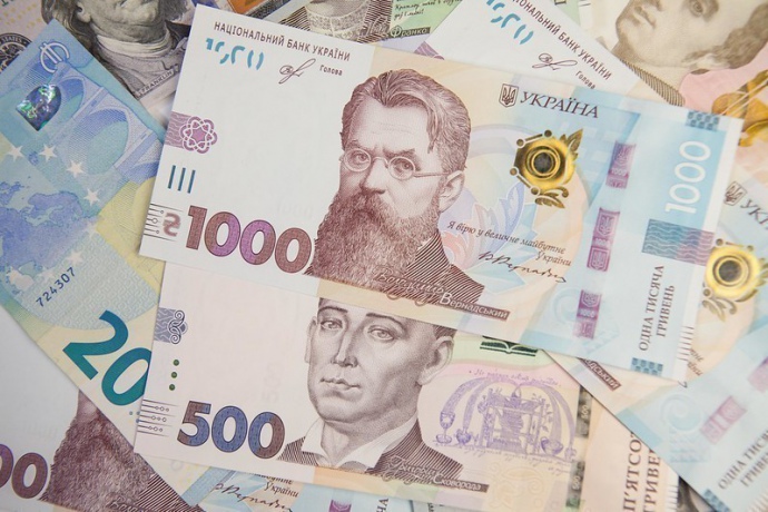 Курс гривні до долара знизився до мінімального у цьому році