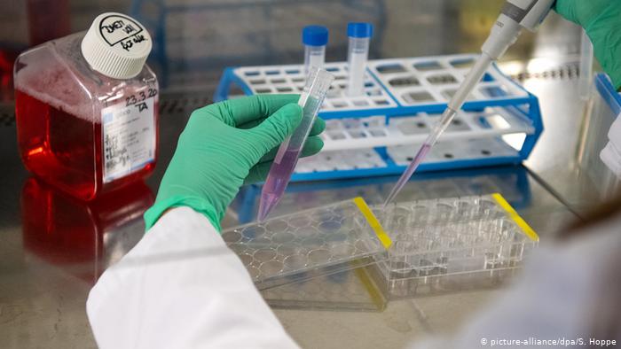 Уряд дозволив безкоштовно здавати тести на COVID-19 у приватних лабораторіях