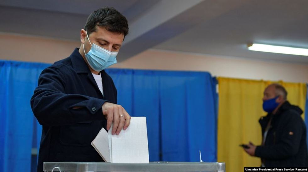 «Кінець казки Зеленського»: західні реакції на результати місцевих виборів в Україні
