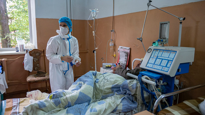 Ліжка для хворих на COVID-19 в Україні заповнені на 65%