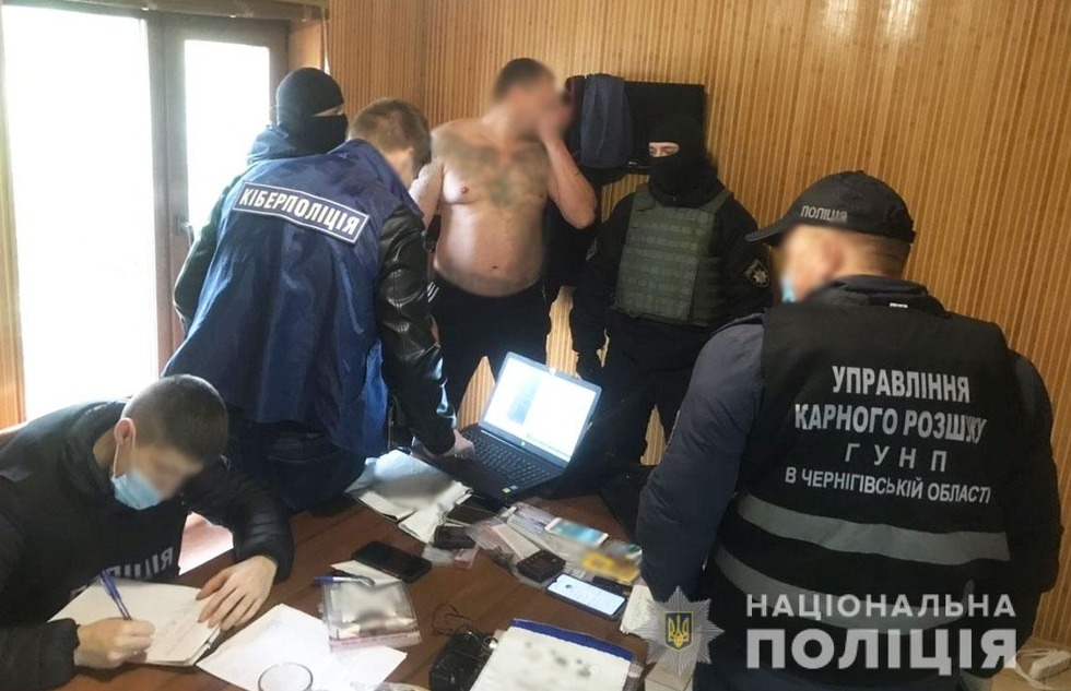 Поліція Чернігівщини припинили діяльність міжнародного шахрайського колл-центру