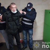 Чернігівські поліцейські затримали шахрая, що ошукав людей на 200 тисяч гривень