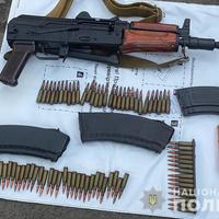 Оперативники Нацполіції затримали групу військових ЗСУ, які продавали зброю з ООС