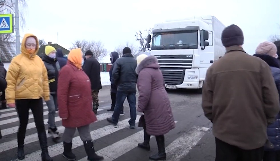 Мешканці Охіньок заблокували рух транспорту на трасі Київ–Суми