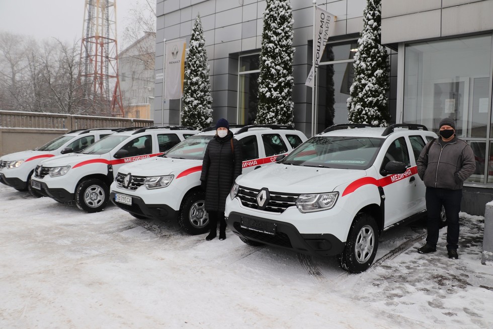 Дев’ять нових автівок для сільських амбулаторій поїхали у громади Чернігівщини
