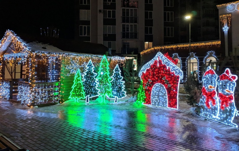 Від мільйонів до сотень тисяч: скільки витратили українські міста на підготовку до новорічних свят