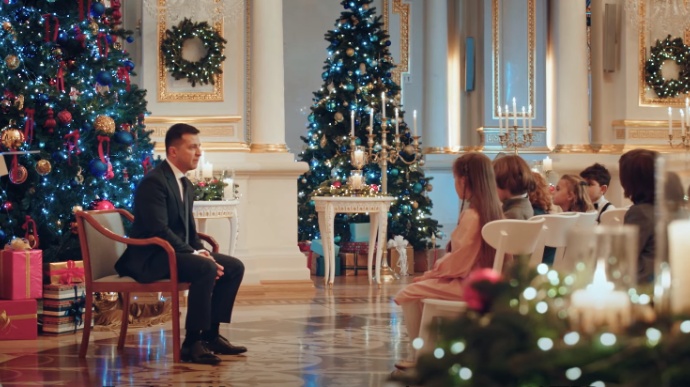 Менше половини українців позитивно оцінили новорічне привітання Зеленського, — опитування