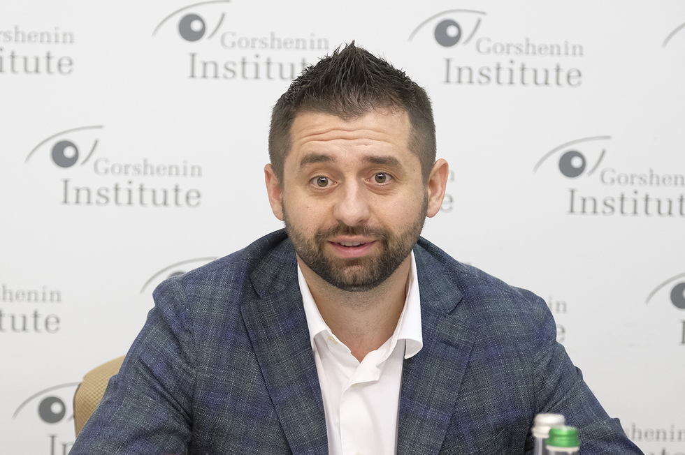 "Слуга народу" обіцяє рятівний план для українців через підвищення тарифів