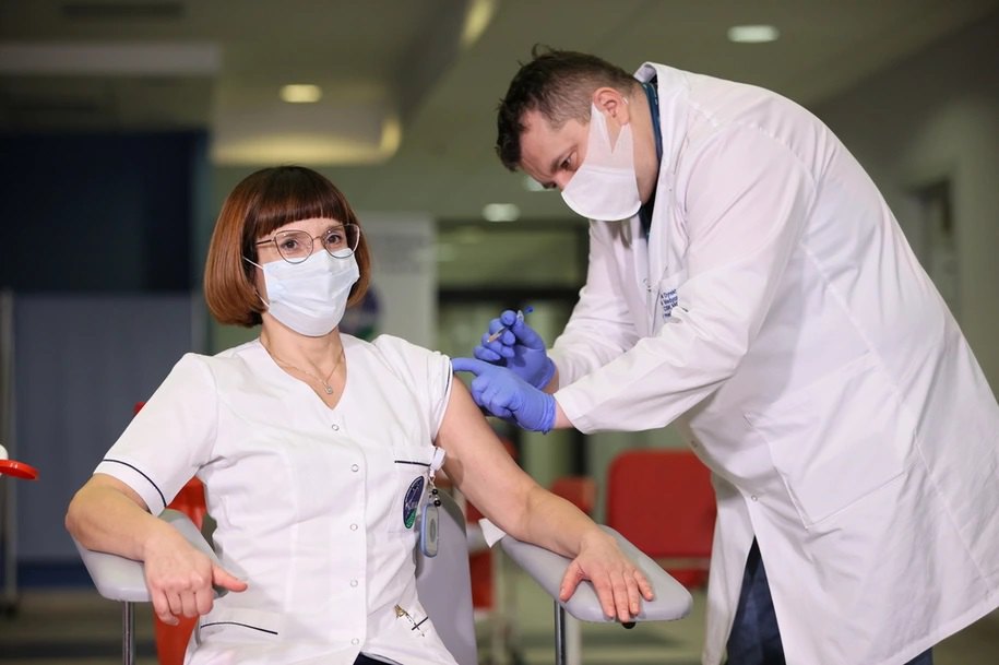 Масова вакцинація від COVID-19 в Україні почнеться в лютому