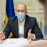 Шмигаль обіцяє, що українці не розлучаться з масками до кінця 2021 року