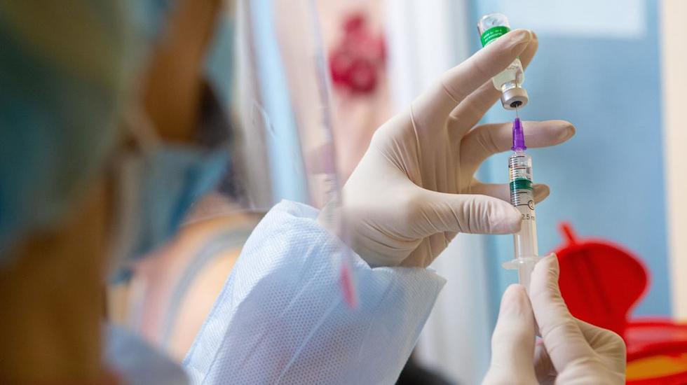 Понад 50% українців не збираються вакцинуватися від COVID-19