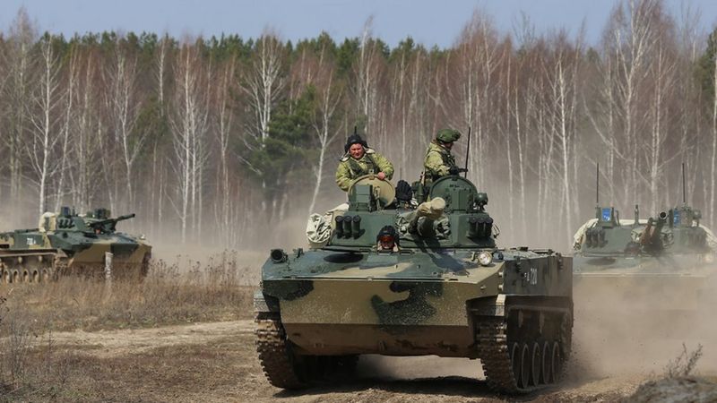 Росія перекидатиме війська до кордонів України до кінця квітня - розвідка