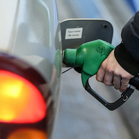 Уряд Зеленського планує підняти граничну ціну літра бензину і дизпалива