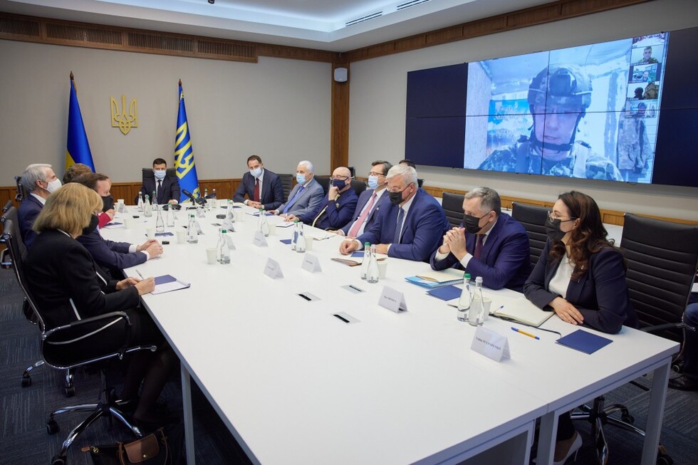 Зеленський обговорив з сенаторами США безпекову ситуацію на Донбасі