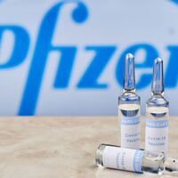 COVID-вакцина Pfizer стала доступною для всіх охочих у центрах масової вакцинації