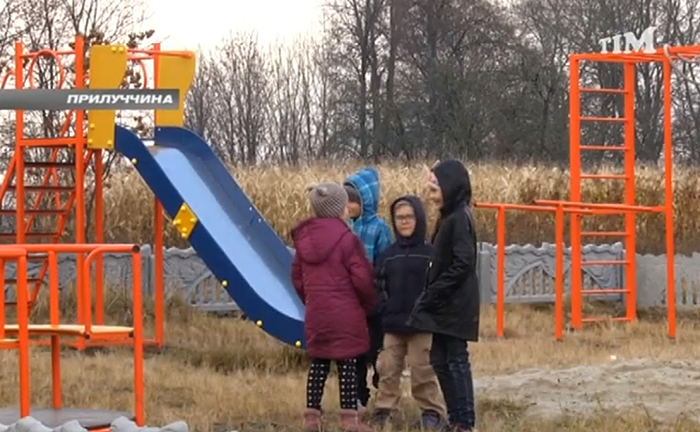 Прилуччина, село Полова, встановлено новий дитячий майданчик