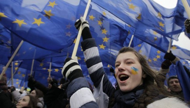 Більшість українців виступають за вступ країни до ЄС і НАТО