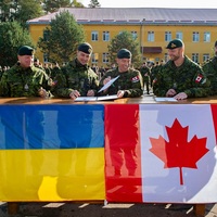 Канада розглядає можливість відправки стрілецької зброї в Україну