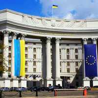 МЗС України просить зберігати спокій і не сіяти паніку
