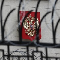 росія евакуює своїх дипломатів з України