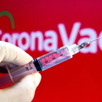 ЄС відкривається для туристів, вакцинованих китайською вакциною CoronaVac