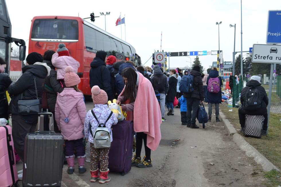 Війна призвела до переселення понад половини українських дітей