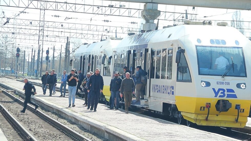 Чернігов відновив рух залізничного транспорту