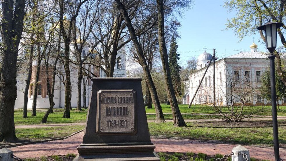У Чернігові на Валу демонтували пам’ятник Пушкіну