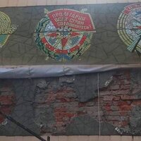 У центрі Новгорода-Сіверського нарешті демонтували радянську символіку