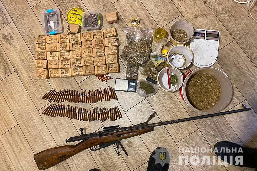 На Чернігівщині працівники Нацполіції затримали зловмисника за збут наркотиків в особливо великих розмірах