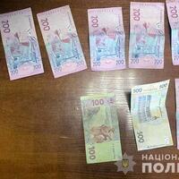 У Хмельницькому чоловік, щоб не сплачувати 119 грн штрафу, намагався дати хабар в сумі 2000 грн