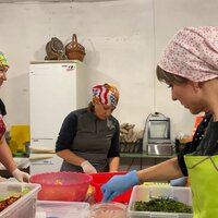 Сухі супи та борщі: волонтери у Варві готують для військових на передовій