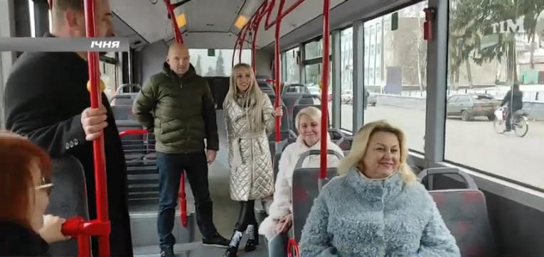 Ічнянська громада отримала від Австрії великий сучасний автобус для перевезення школярів