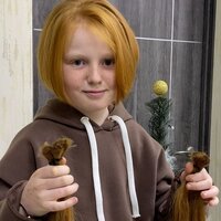 9-річна прилучанка відрізала пів метра рудого волосся, щоб купити тактичну каску для військових